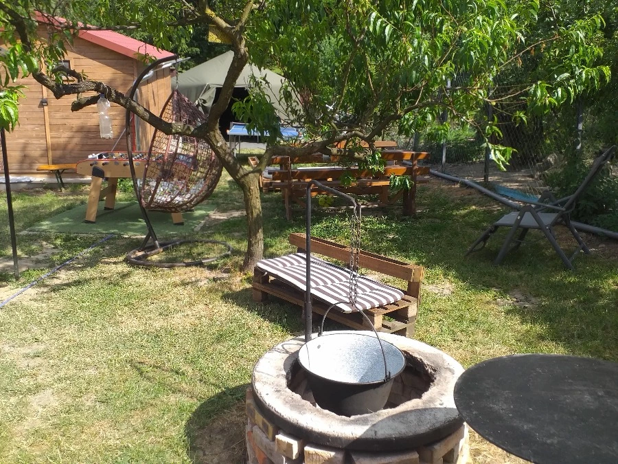 Kialakított főző, bográcsozó és grillező helyek